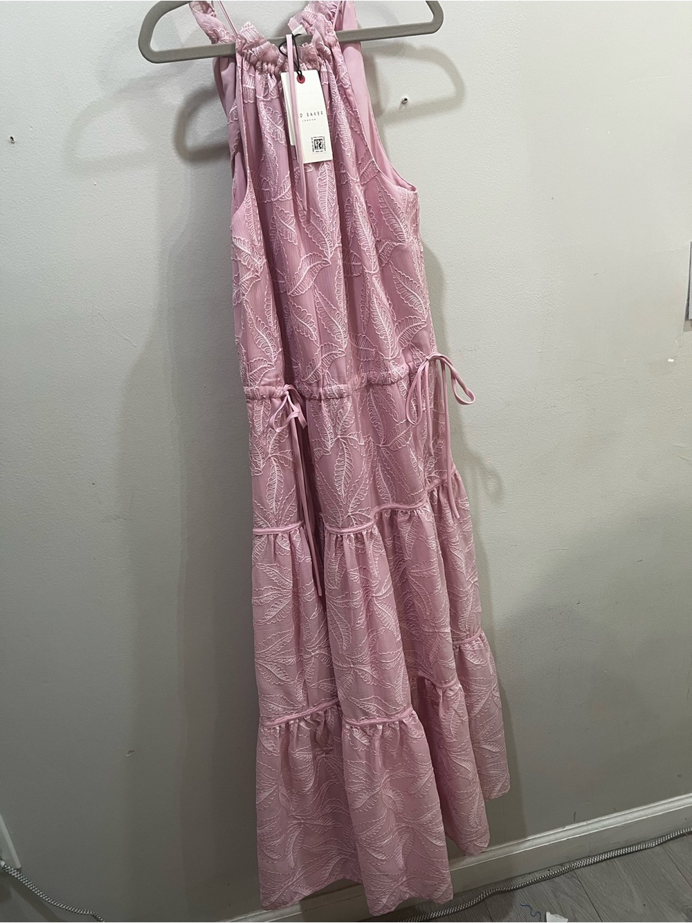 Ted Baker London
Miarose Drawstring
Waist Halterneck Dress
Lilac NWT Size 1